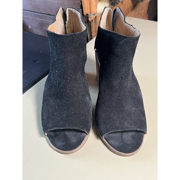 Lucky Brand Keight Black Suede Cut Out Side Peep Toe Sandal Booties Women 8M - Picture 2 of 8